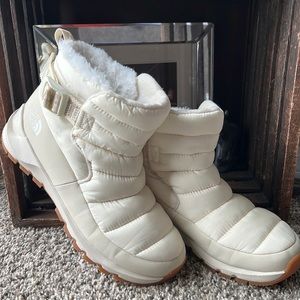 The North Face ThermoBall Pull-On Insulated Boot. Women size 8